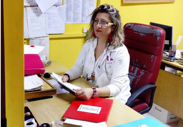 МЕДИЦИНСКУ СЕСТРУ ШУТИРАЛА МАЈКА ПАЦИЈЕНТА: Песнице због чекања!